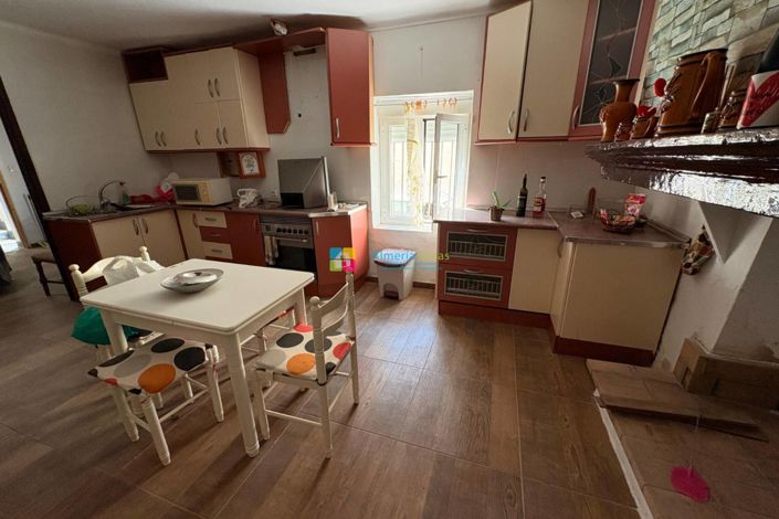 Image No.8-5 Bed Townhouse for sale