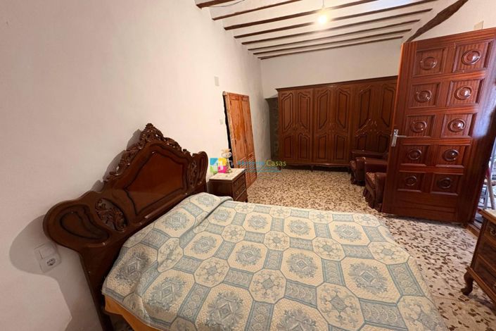 Image No.19-3 Bed Townhouse for sale