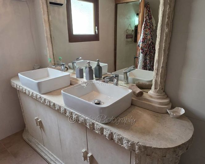 Image No.24-4 Bed Townhouse for sale