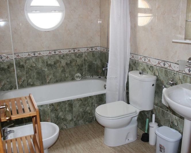 Image No.13-3 Bed Semi-Detached for sale