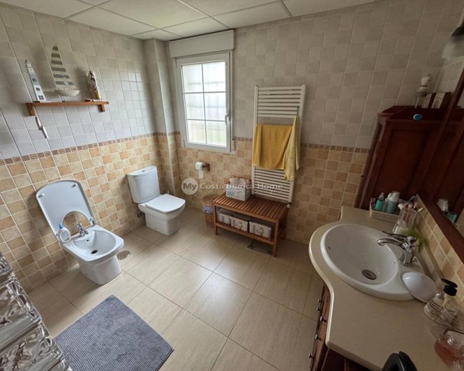 Image No.10-6 Bed Villa for sale