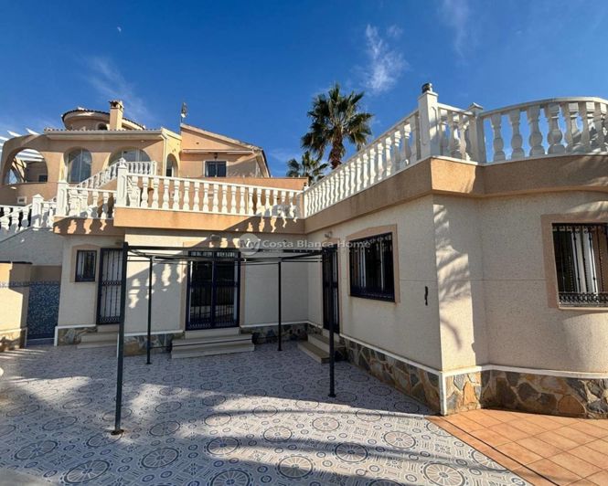 Image No.2-Propriété de 5 chambres à vendre à Ciudad Quesada