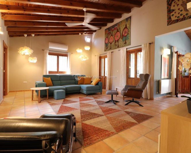 Image No.7-7 Bed Country House for sale