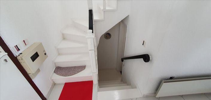 Image No.14-5 Bed Maisonette for sale