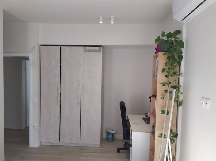 Image No.12-4 Bed Flat for sale