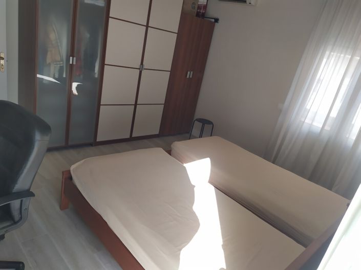 Image No.15-4 Bed Flat for sale