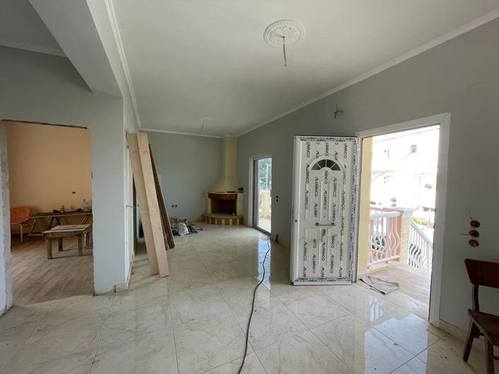 Image No.14-6 Bed Maisonette for sale