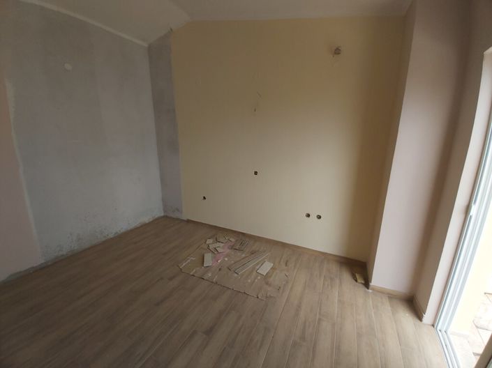 Image No.22-6 Bed Maisonette for sale