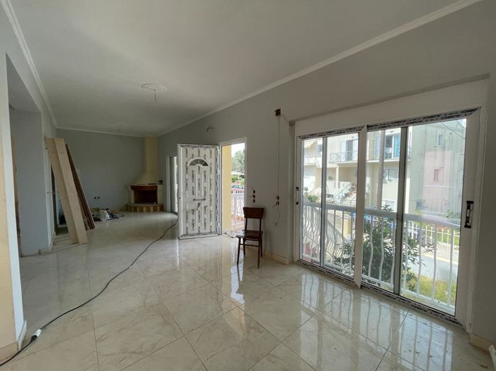 Image No.7-6 Bed Maisonette for sale