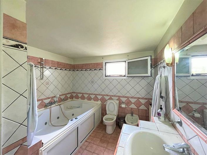 Image No.26-4 Bed Property for sale