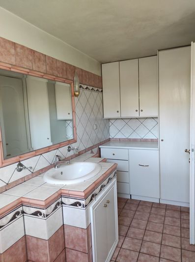 Image No.27-4 Bed Property for sale