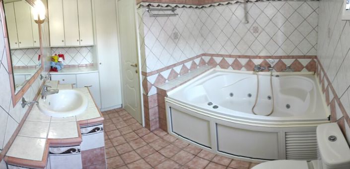 Image No.28-4 Bed Property for sale