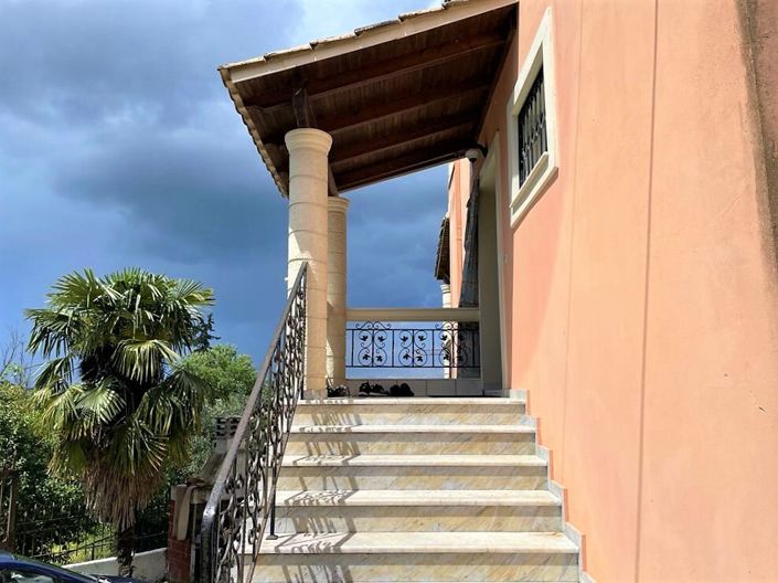 Image No.4-4 Bed Property for sale