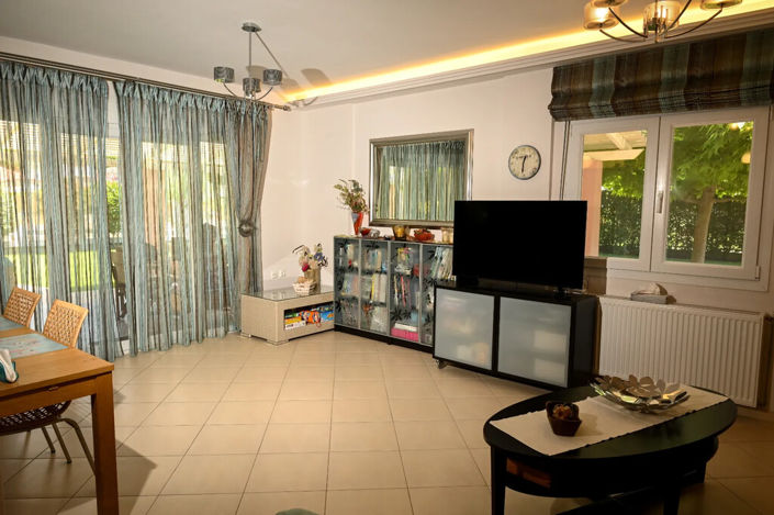 Image No.8-3 Bed Property for sale