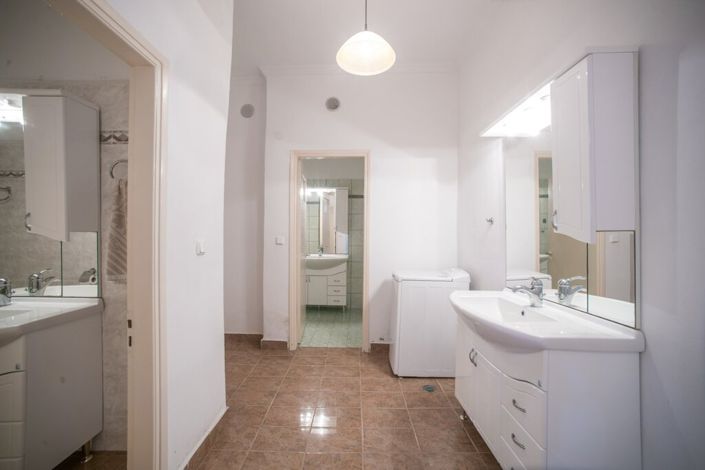 Image No.27-8 Bed Villa for sale