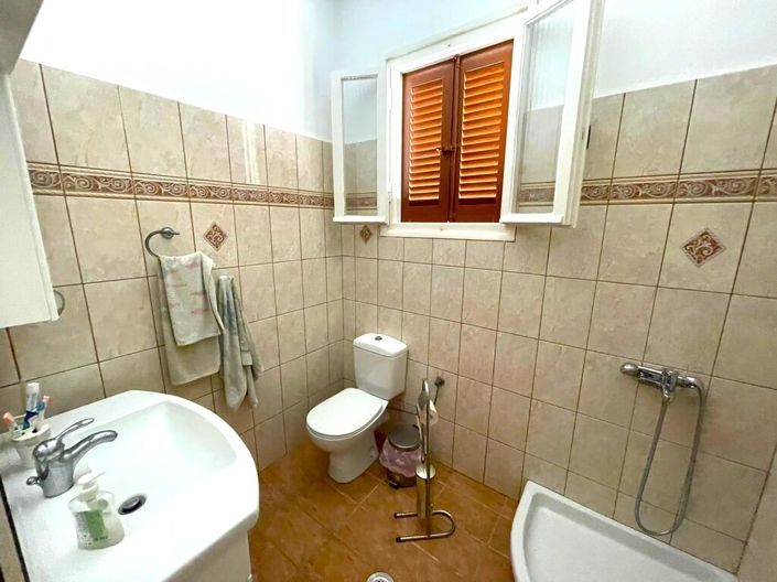 Image No.18-8 Bed Villa for sale