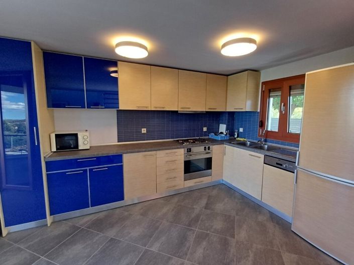 Image No.12-3 Bed Property for sale