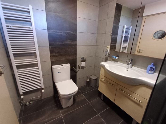 Image No.18-3 Bed Property for sale