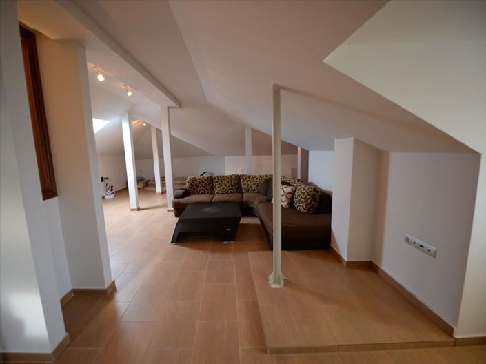 Image No.19-4 Bed Property for sale