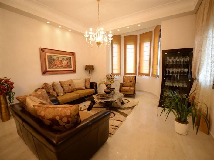 Image No.2-4 Bed Property for sale