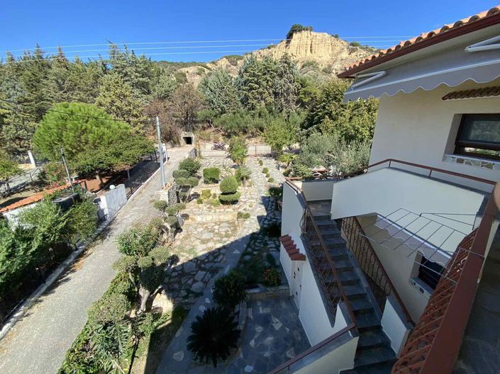 Image No.22-4 Bed Property for sale