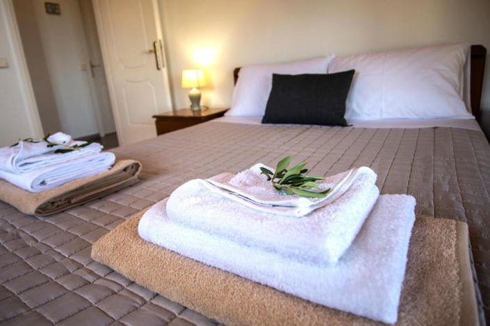 Image No.24-5 Bed Property for sale