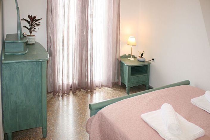 Image No.8-2 Bed Flat for sale