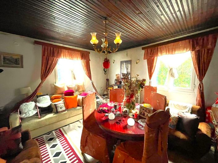 Image No.10-2 Bed Property for sale