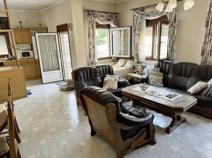 Image No.17-6 Bed Property for sale