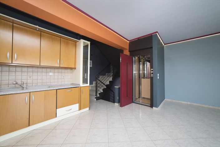 Image No.10-4 Bed Maisonette for sale