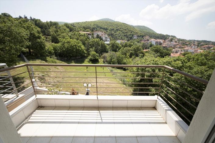 Image No.22-4 Bed Maisonette for sale