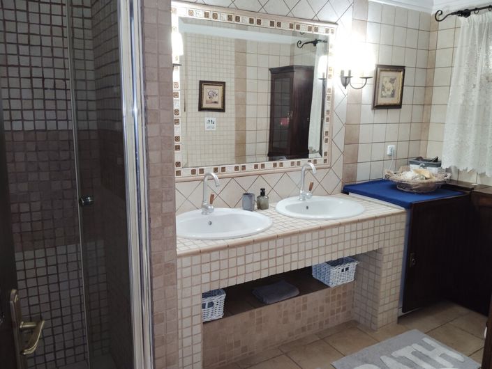 Image No.20-4 Bed Property for sale