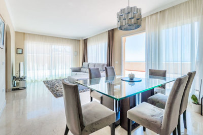 10-bb915d1cb19341576dcdc994b81ab9c5