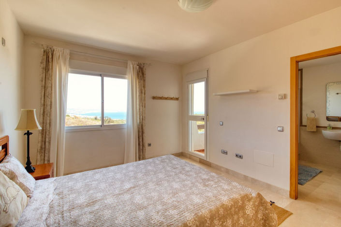 Image No.14-4 Bed Townhouse for sale