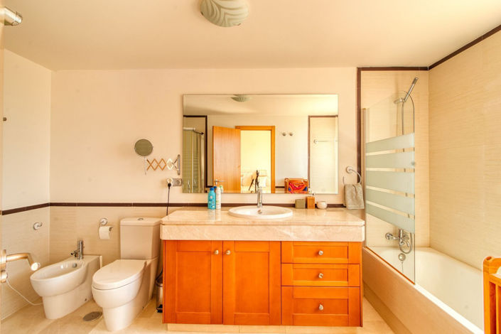 Image No.20-4 Bed Townhouse for sale