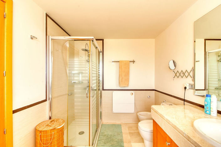 Image No.21-4 Bed Townhouse for sale