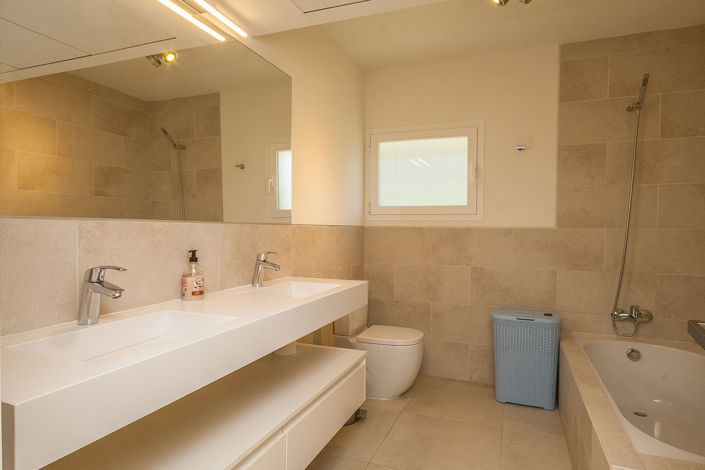 Image No.15-5 Bed Villa for sale