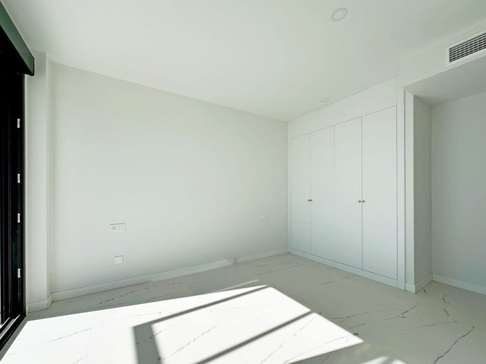 Image No.15-3 Bed Apartment for sale