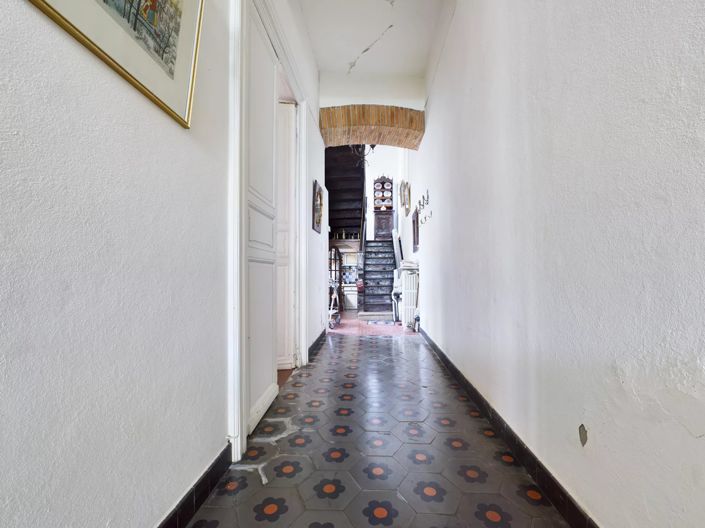 Image No.9-5 Bed House for sale