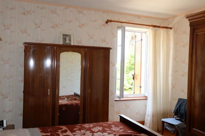 Image No.15-6 Bed Farmhouse for sale