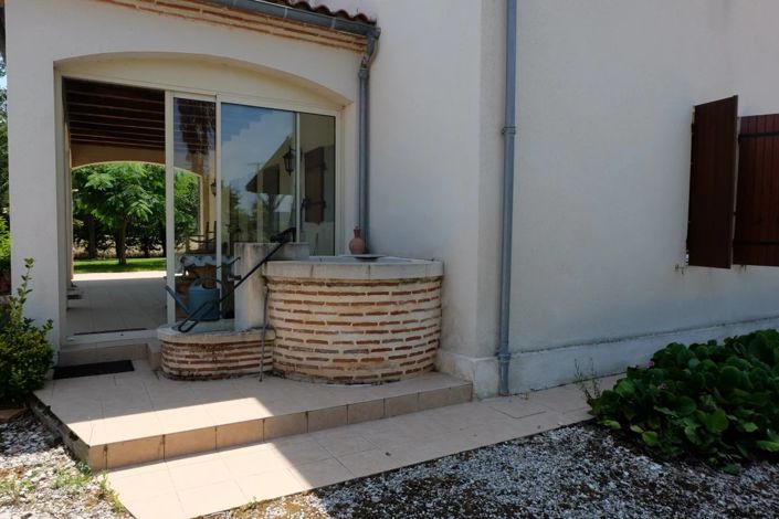 Image No.11-6 Bed Farmhouse for sale