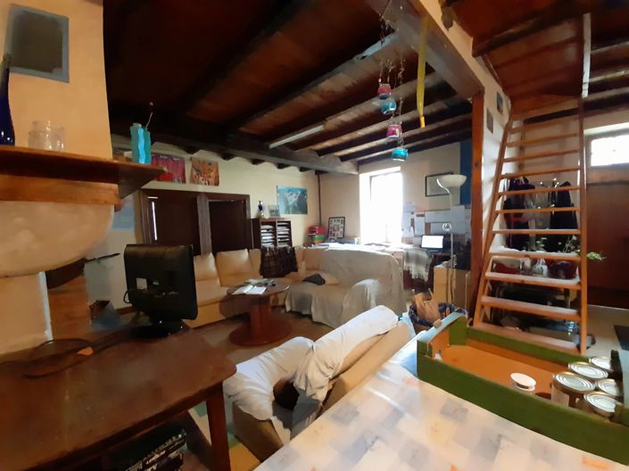 Image No.11-8 Bed Farmhouse for sale