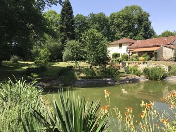 1 - Charente, Village House