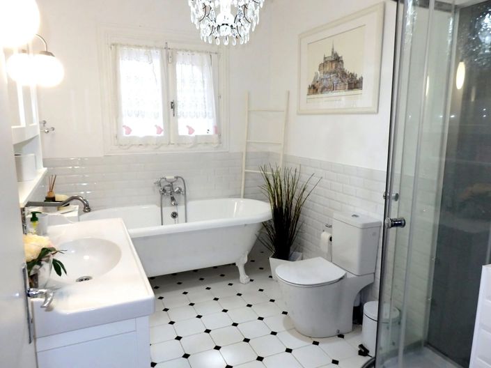 Image No.8-5 Bed House for sale