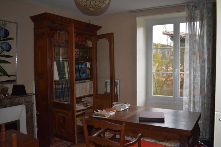 Image No.15-6 Bed House for sale