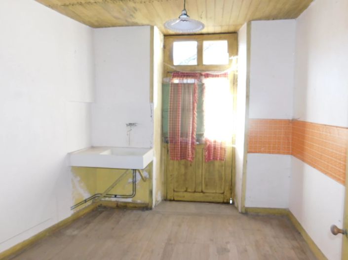 Image No.10-3 Bed House for sale