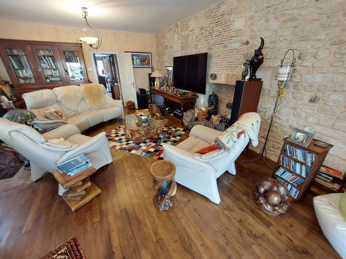 Image No.7-4 Bed Commercial for sale