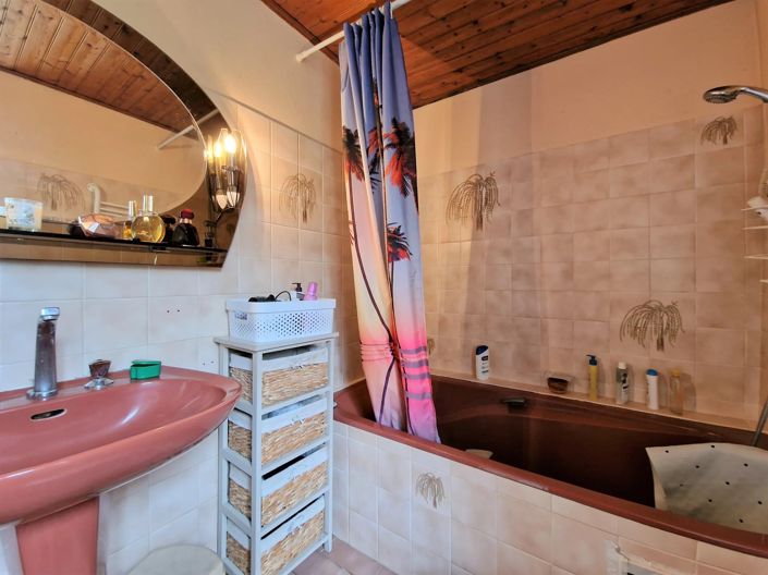 Image No.10-3 Bed House for sale