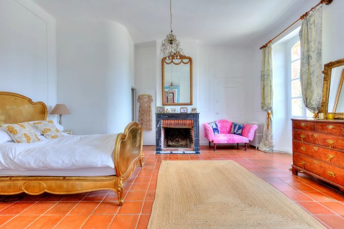 Image No.5-12 Bed House for sale