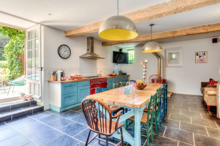 Image No.4-12 Bed House for sale